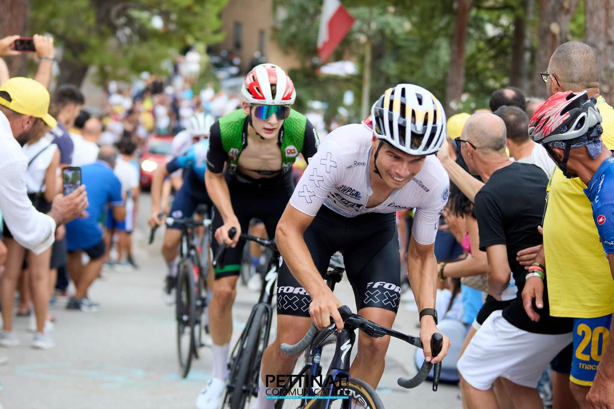 JoeBrookes04's tweet photo. Solid 15th at GP Capodarco. It didn’t look promising after going deep on the main climb midway through the race and ending up out the group, but dug in and fought my way back with enough left to finish strong. @RaynerFnd 📸Pettinati Communication https://t.co/ejtBm0AEHw