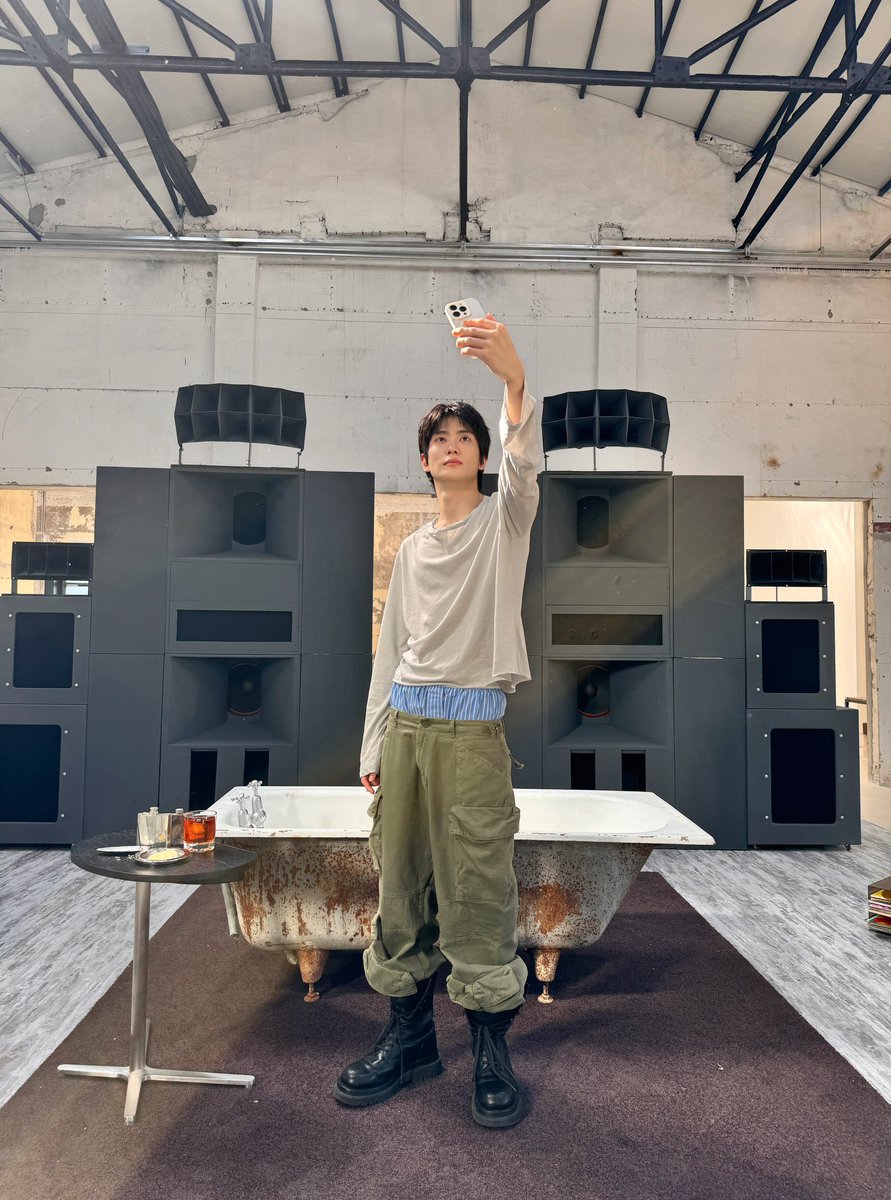 whitemochi214's tweet photo. セルカ上がるの待ってるよ
#240818jaehyun
#JAEHYUN_J
#J_TheFirstAlbum https://t.co/8OIguFdArK