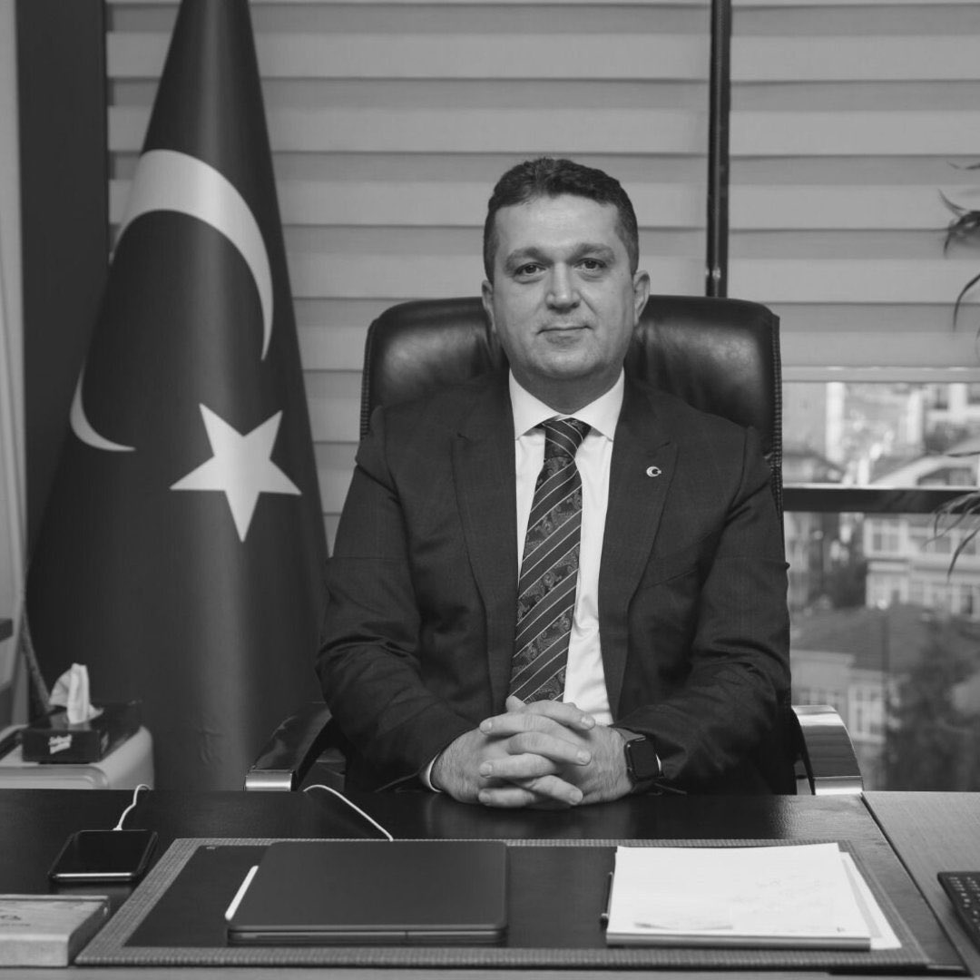 AK Parti Esenler Kurucu İlçe Başkanımız, İBB ve Ümraniye Belediyesi İlçe Meclis Üyemiz, 2 dönemdir Ümraniye Belediye Başkan Yardımcımız, dava ve yol arkadaşımız Yavuz Selim Tuncer Başkanımız hakka yürüdü.

Allah'tan rahmet, ailesine, sevenlerine ve teşkilatımıza sabır diliyorum.