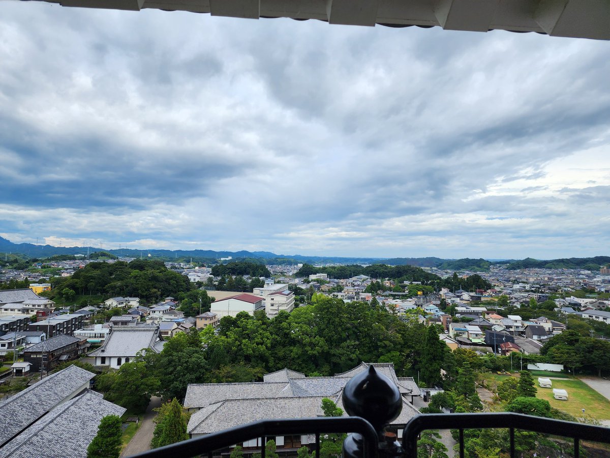 shibabango's tweet photo. 掛川城
今川義忠が朝比奈泰煕に命じて築城。
安政東海地震で倒壊。現在の模擬天守は日本初の木造復元天守。
国の重要文化財でもある城郭御殿はよく保存されており、京都二条城と並ぶ全国に四ヵ所しかない貴重なものとなっている。 https://t.co/s187bpOZMg