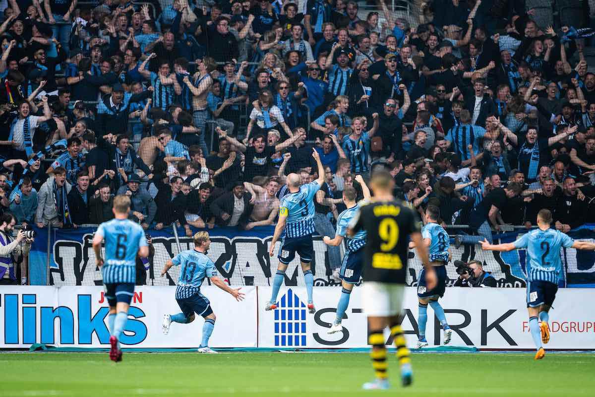 djurgardshjarta's tweet photo. Årets viktigaste match om du frågar oss. Sjung allt du har oavsett var på arenan du är, stå upp för skölden! 

Djurgården - visa hjärta, inställning och kämpa som aldrig förr! Mot nya framgångar 💛❤️💙 https://t.co/4BDD3DThEO