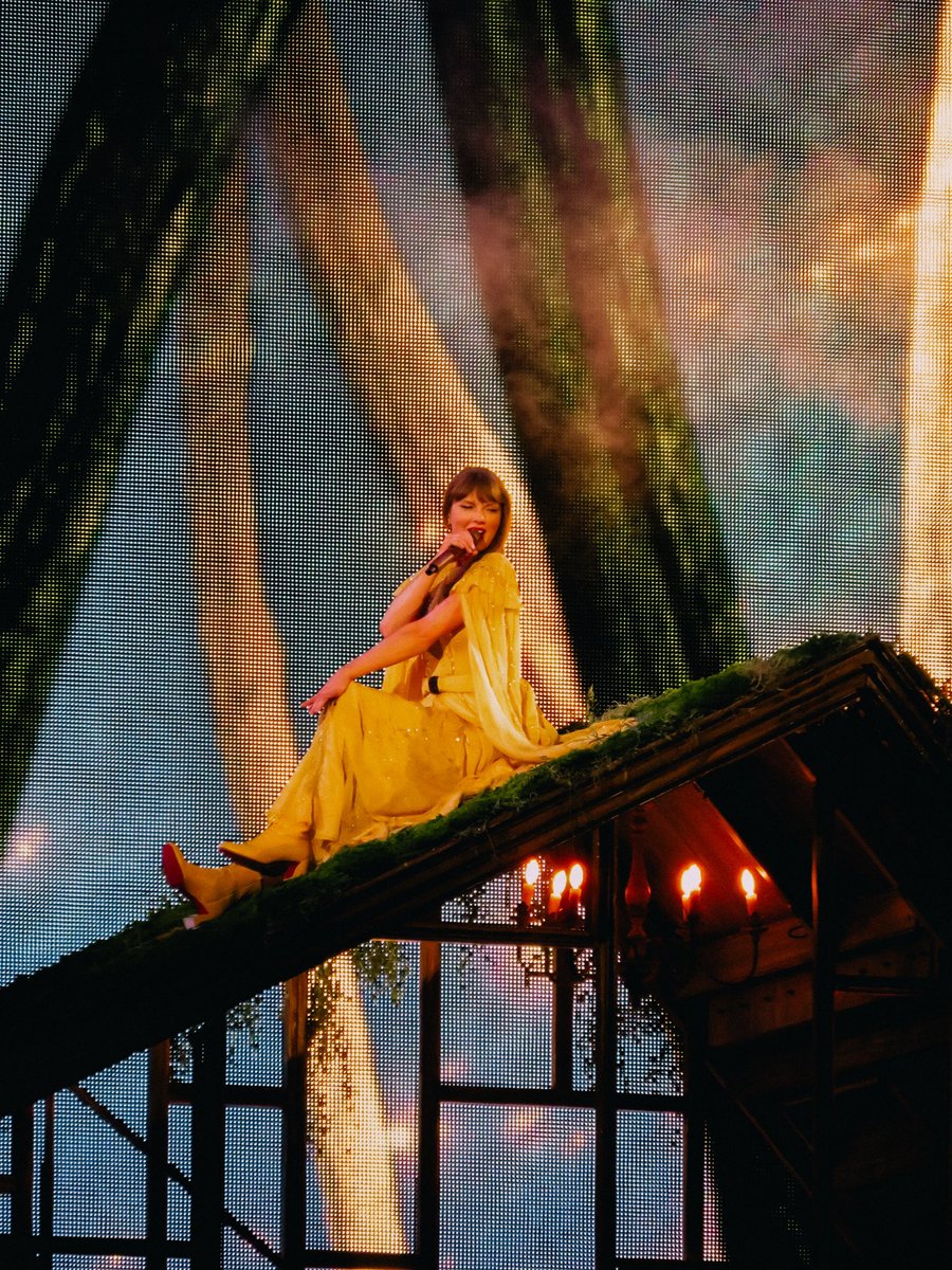 Laurel 🪩 tweet media