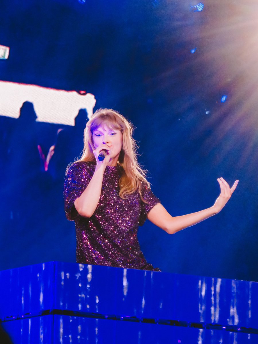 Laurel 🪩 tweet media