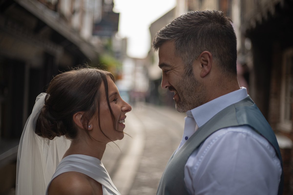 vinniewhitehead's tweet photo. My friends Joe &amp; Hannah asked me if I could do a reshoot of their wedding photos. They absolutely loved the photos I took. So if you need a post wedding photography reshoot, or just love the idea drop me a message

#weddingphotography #portraitphotography #weddingportrait https://t.co/ip4XgIGPw1