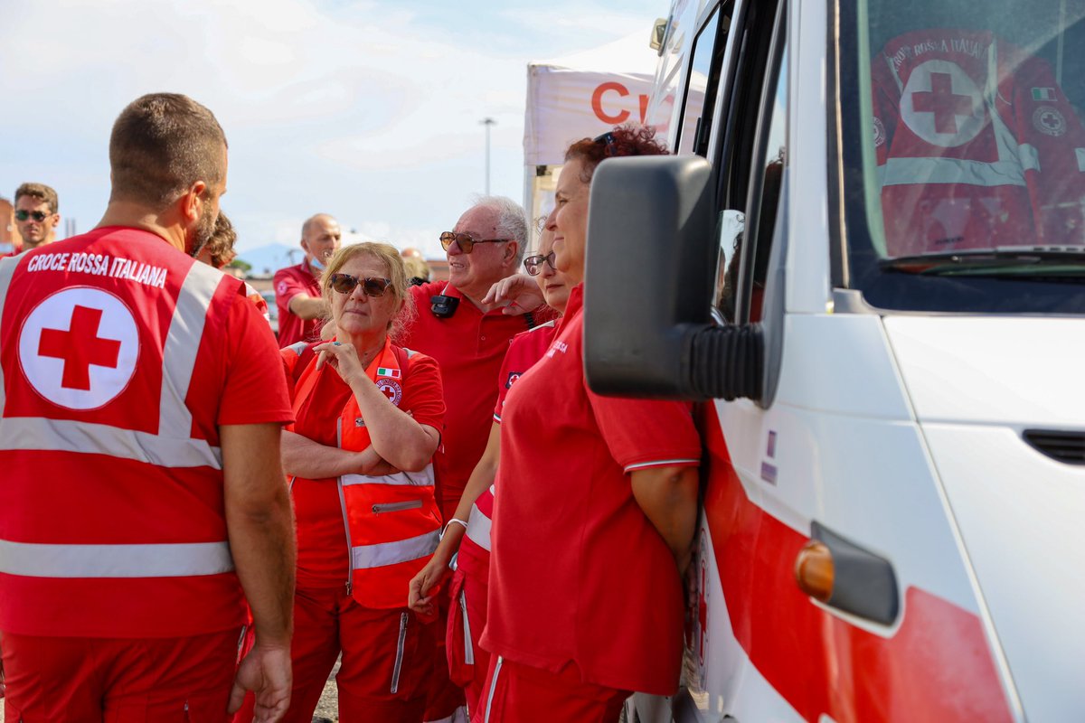 🛟 A Livorno sono in corso le operazioni di accoglienza delle 57 persone a bordo della nave #GeoBarents di <a href="/MSF_ITALIA/">MediciSenzaFrontiere</a>.
#CroceRossa é presente in tutti i porti per alleviarne le sofferenze e per garantire loro soccorso e assistenza.
#OvunquePerChiunque <a href="/MSF_Sea/">MSF Sea</a>