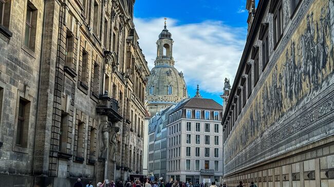 euro_tour's tweet photo. 🇩🇪壮大な歴史と芸術の融合が美しい街、ドレスデン ー ゲーテ街道を行く✨（４travel）　①ドレスデン観光の魅力 ②ドレスデンの主要観光地 ③ドレスデンのグルメ　④おすすめフォトスポット ⑤行き方
@_keisroom
👉https://t.co/TPK6fxSqAL https://t.co/r6Z5Hts4Yk