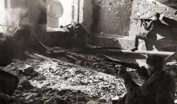 ANPIRomaPosti's tweet photo. Il #23agosto 1942 la 16° #PanzerDivision del generale #Hube irruppe sul #Volga bloccando tutti gli accessi a #Stalingrado. Con un primo massiccio bombardamento a tappeto iniziò l'assedio sulla città. https://t.co/yKxStYwFZn