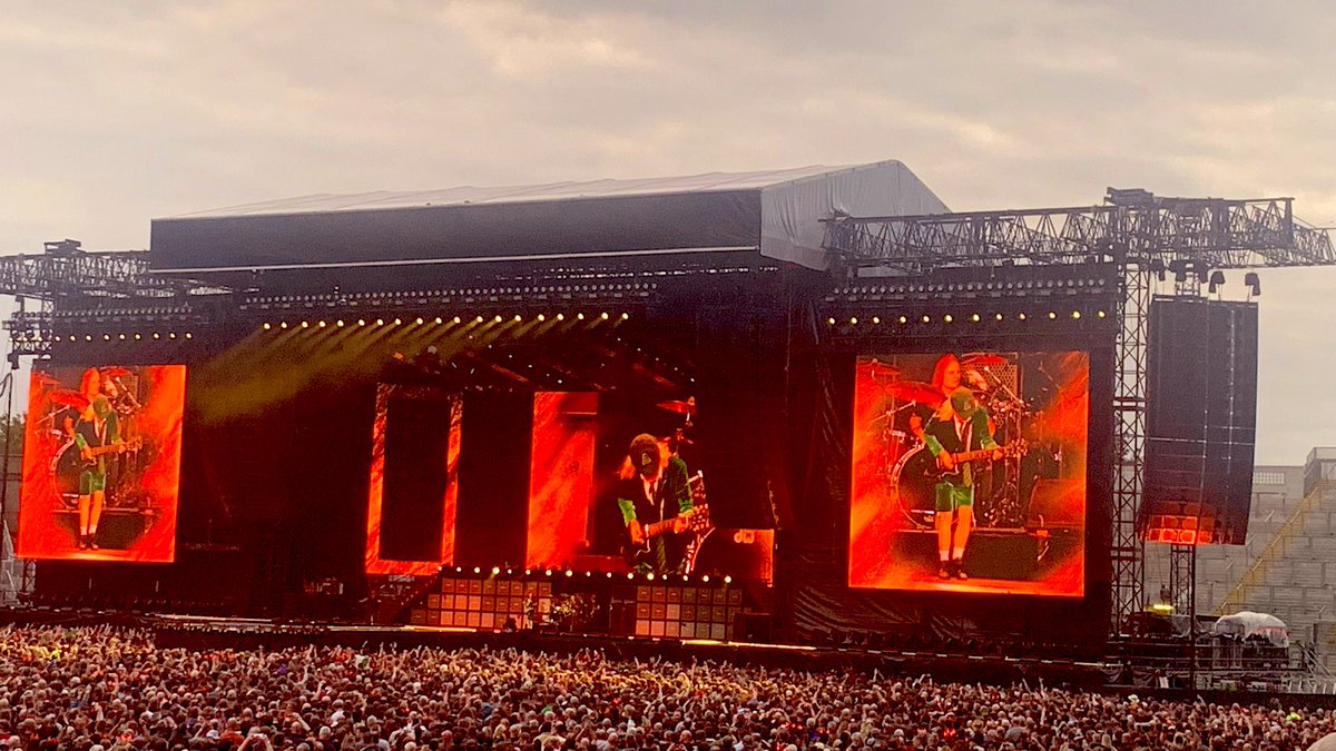 Ticketybooo's tweet photo. AC/DC shaking Croke Park all night long #rocklegends #ACDC  #Dublin #poweruptour #backinblack https://t.co/KBuJb2oMv1