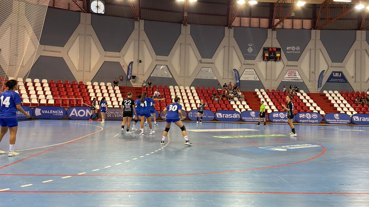 elda_prestigio's tweet photo. 🏆 #Pretemporada2024 3er y 4º puesto #GTHCV24 @Fbmcv 
 
🏟 Pabellón Internúcleos, Sagunto

⏰ Min.20   Primera Parte

⚔    @elda_prestigio  ( 11 - 10 ) @VOCamsterdam

📱💻https://t.co/bMxdTT96Mc

#VamosLeonas #EldaTeDejaHuella https://t.co/hyhyNbogxT