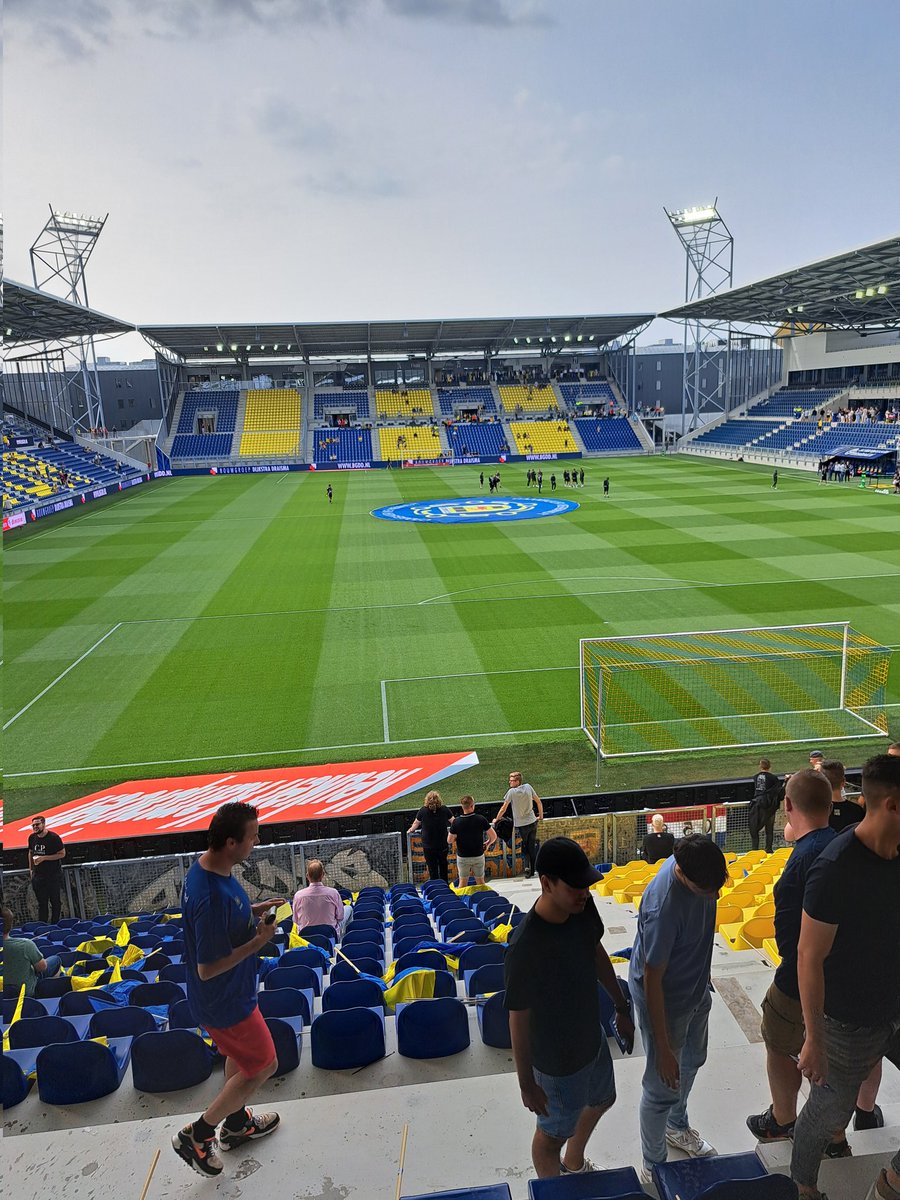 JackD058's tweet photo. Old home -》 New home  💛💙 #cambuur https://t.co/jPNFnveQsB