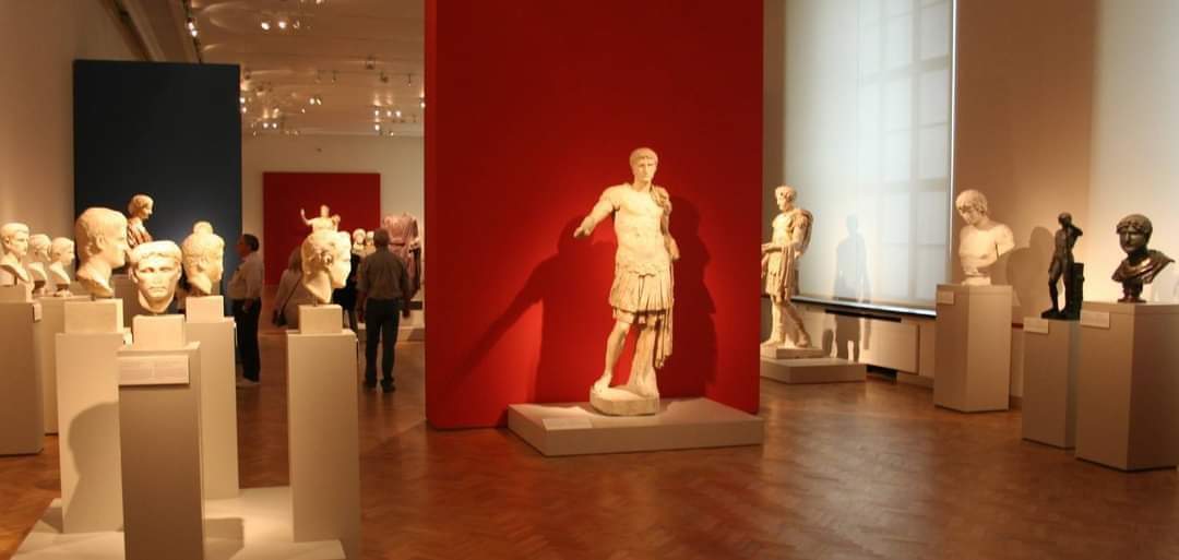 antinousgaygod's tweet photo. 🪷 #AugustusCaesar born 23 Sept 63 BC, died 19 Aug 14 AD. He's the centerpiece at Berlin's #AltesMuseum. #Antinous &amp; #Hadrian are side-by-side (far right). Augustus points to the Antonine Dynasty (left). Where would any of them have been had it not been for Caesar Augustus? 🪷 https://t.co/HKdOV6agnw