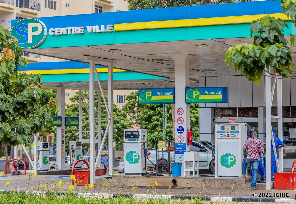 IGIHE's tweet photo. Ibikomoka kuri peteroli ni ingenzi mu buzima bwa buri munsi, ndetse ni byo bigenderwaho mu kugena ibiciro by’ibintu byinshi. U Rwanda ruri ku mwanya wa gatatu mu bihugu byo mu karere ku biciro bito bya lisansi na mazutu, aho rurangajwe imbere na Tanzania birutanaho 0,05$ mu biciro bya lisansi na 0,103$ kuri mazutu, igakurikirwa na RDC birutana 0,0024$ ku biciro bya lisansi na 0,046$ kuri mazutu.
✍︎@ClairiaMutoni 
https://t.co/lfdiwCXS1M