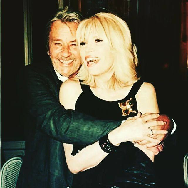 Forever Amanda Lear tweet media