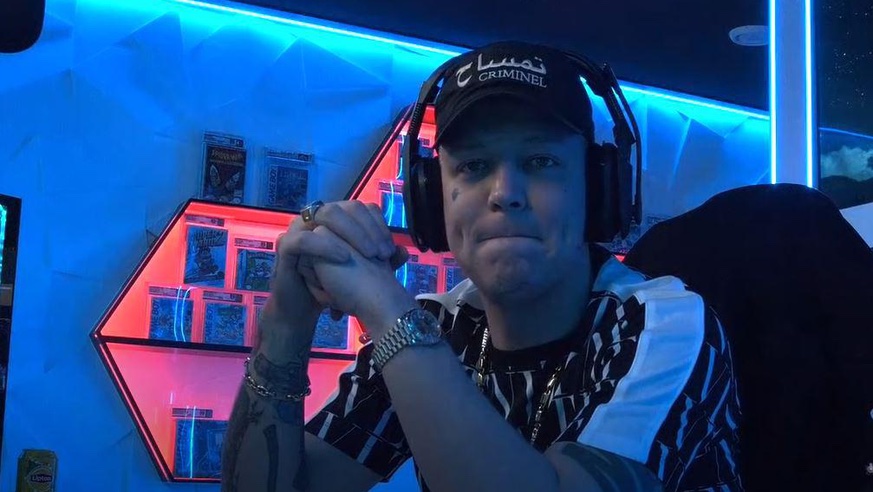 Da sitzt einer mit mitte 30 in einem blau leuchtenden Kinderzimmer, spielt Telespiele, sagt „danke Digger“ wenn ein zwölfjähriger zehn Euro von seinem Geburtstagsgeld spendet. 

Was würde ich mich schämen.