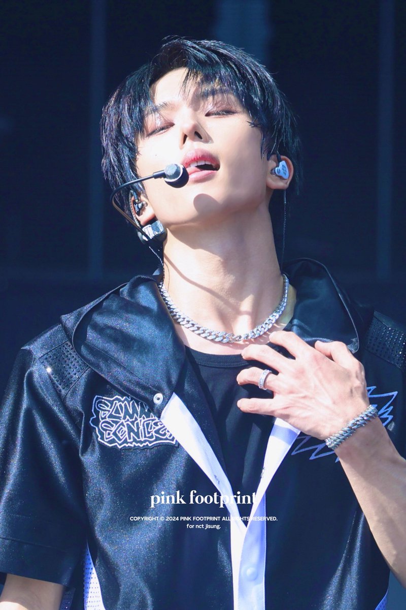 jwidaese's tweet photo. ㅤㅤㅤㅤㅤsummer sonic #jisung

ㅤㅤㅤㅤday 1    ㅤㅤㅤㅤㅤㅤㅤㅤday 2 https://t.co/r27JKYKMlW