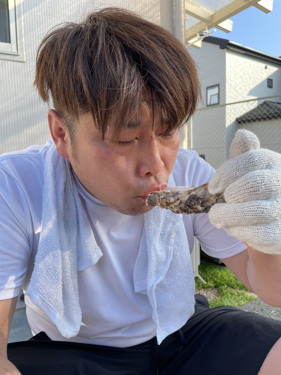 nc26_chopper's tweet photo. 牡蠣とビールで最高 https://t.co/ftvfJOydSa