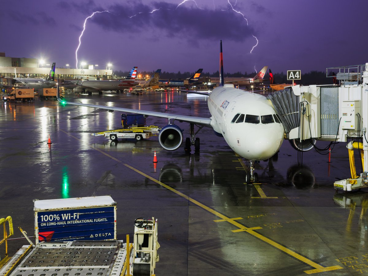 Tremendous lightning at Seatac while awaiting my flight at the terminal tonight. <a href="/NWSSeattle/">NWS Seattle</a> <a href="/SeattleWXGuy/">Michael Snyder</a>