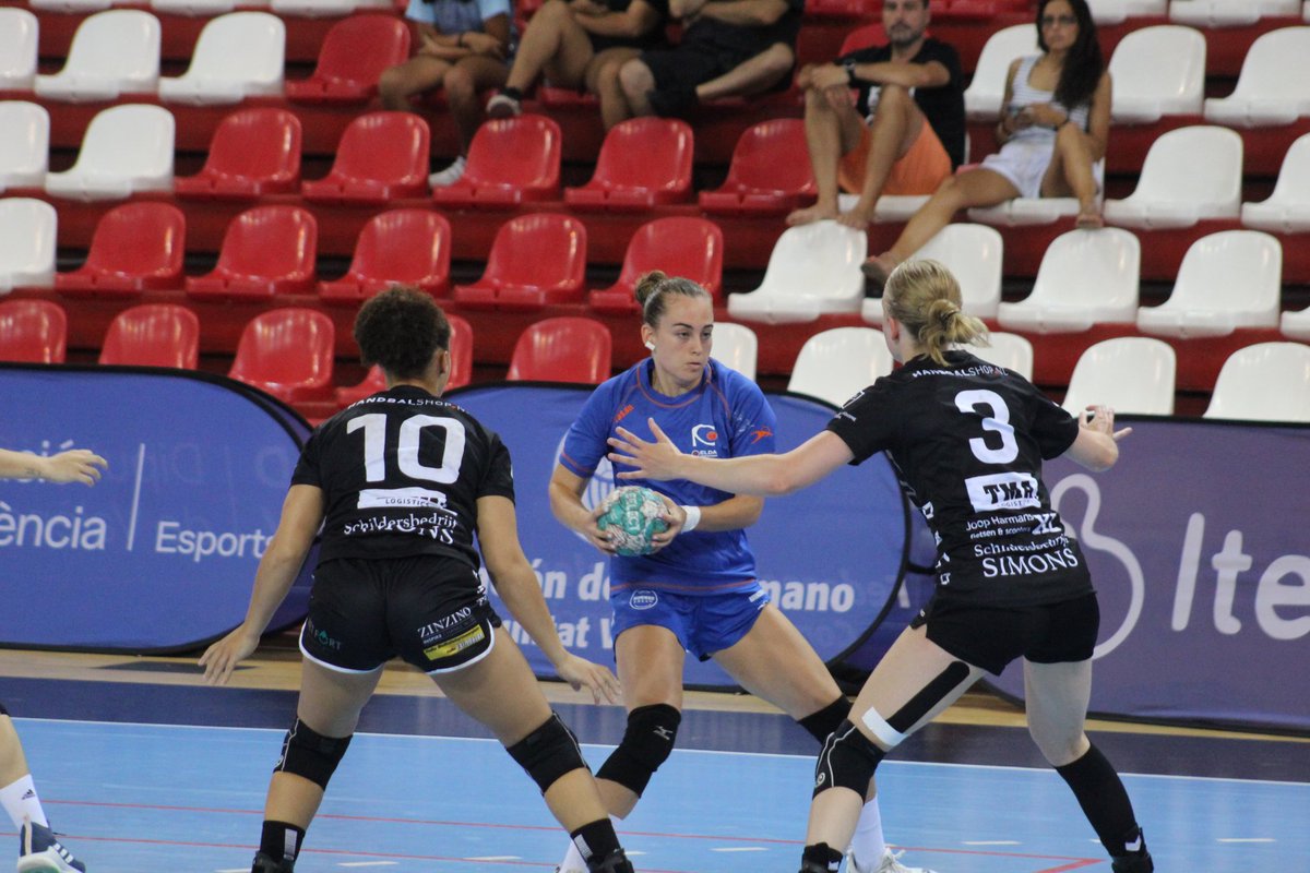 elda_prestigio's tweet photo. 🏆 #Pretemporada2024 3er y 4º puesto #GTHCV24 @Fbmcv 
 
🏟 Pabellón Internúcleos, Sagunto

⏰Min. 10 Segunda Parte

⚔    @elda_prestigio  ( 24 - 23 ) @VOCamsterdam

📱💻https://t.co/bMxdTT96Mc

#VamosLeonas #EldaTeDejaHuella https://t.co/KLwxl0xlgJ