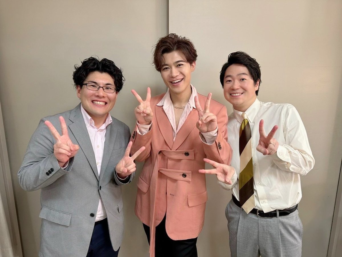 niihamaLEON's tweet image. このあと19時30分〜
NHK BS「#新・BS日本のうた」出演します🎤

いつも優しい司会の #渡辺健太 さんと同じ年でNHK富山放送局の #柴田拡正 さんと✨✨✨

是非ご覧ください📺
#新浜レオン