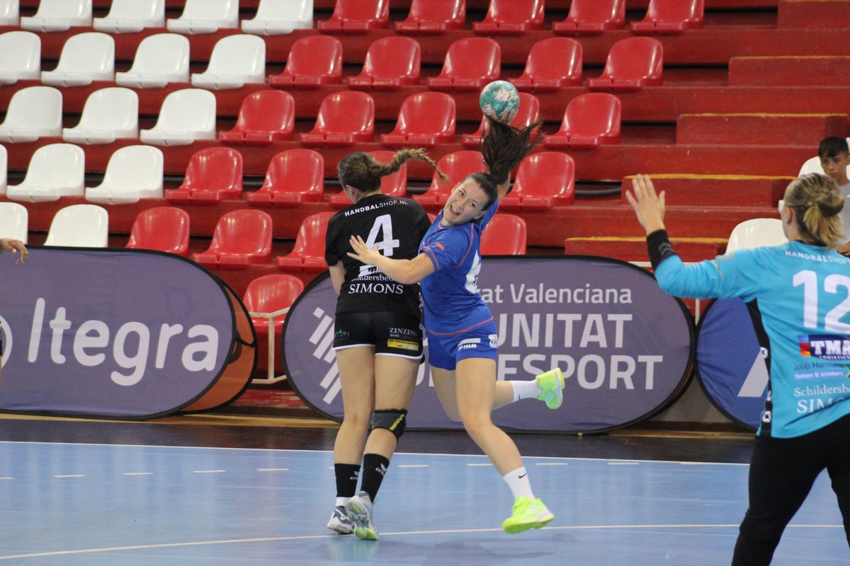 elda_prestigio's tweet photo. 🏆 #Pretemporada2024 3er y 4º puesto #GTHCV24 @Fbmcv 
 
🏟 Pabellón Internúcleos, Sagunto

⏰Min. 20 Segunda Parte

⚔    @elda_prestigio  ( 28 - 27 ) @VOCamsterdam

📱💻https://t.co/bMxdTT96Mc

#VamosLeonas #EldaTeDejaHuella https://t.co/7rGaKNe9Qn
