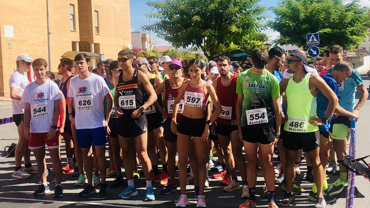 AlbertoOrtaRuiz's tweet photo. Comienza la #Joya_SanBartolome en #Ribaforada

Más de 400 corredores locales y visitantes 🏃‍♂️

#ribaforadaesdeporte #navarra #riberadenavarra #deportenavarra #Ribaforada_MunicipioSaludable 
@ribaforada @atletismoFNAF https://t.co/NzdMEkO43m