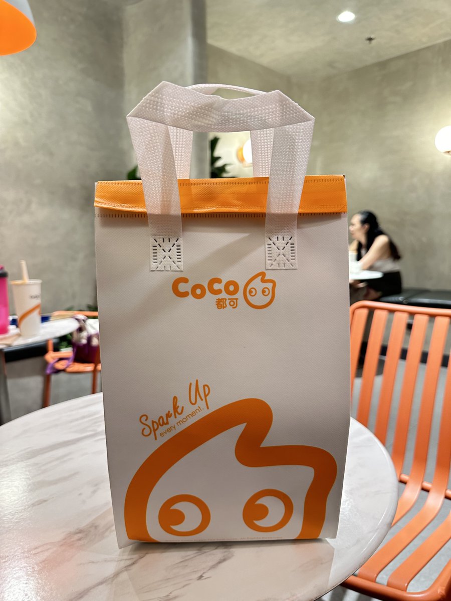 sesanicheol's tweet photo. Hihi free cooler bag from coco whenever u buy 2 drinks! Basta to go hehe https://t.co/aAdT38UThw