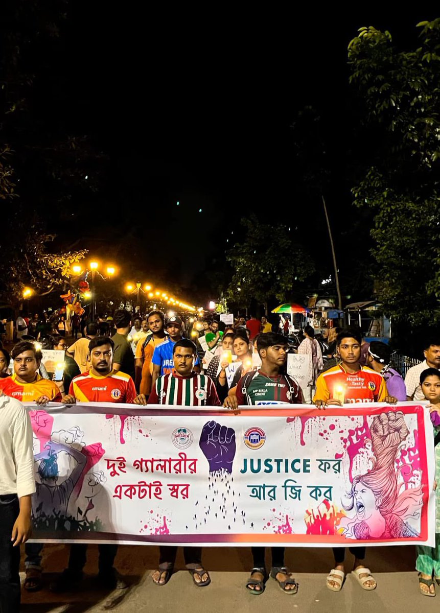 THE_RanjitBajaj's tweet photo. This is so so heartwarming - the two fan groups coming together showing that there are things much bigger than football - hats off to the organisers 👏🏽👏🏽👏🏽❤️❤️Jointly organised by East Bengal Warriors Chandannagar & Mariners De Chandannagar @IndianFootball #justiceformoumitadebnath