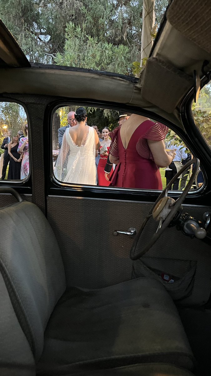 ✨ El Capricho de Granada es el lugar perfecto para hacer realidad tus eventos más especiales. Ya sea una boda de ensueño, un cumpleaños inolvidable o cualquier otra celebración divertida, nuestro espacio tiene todo lo que necesitas:
 
🌳 Jardines y Salas Elegantes