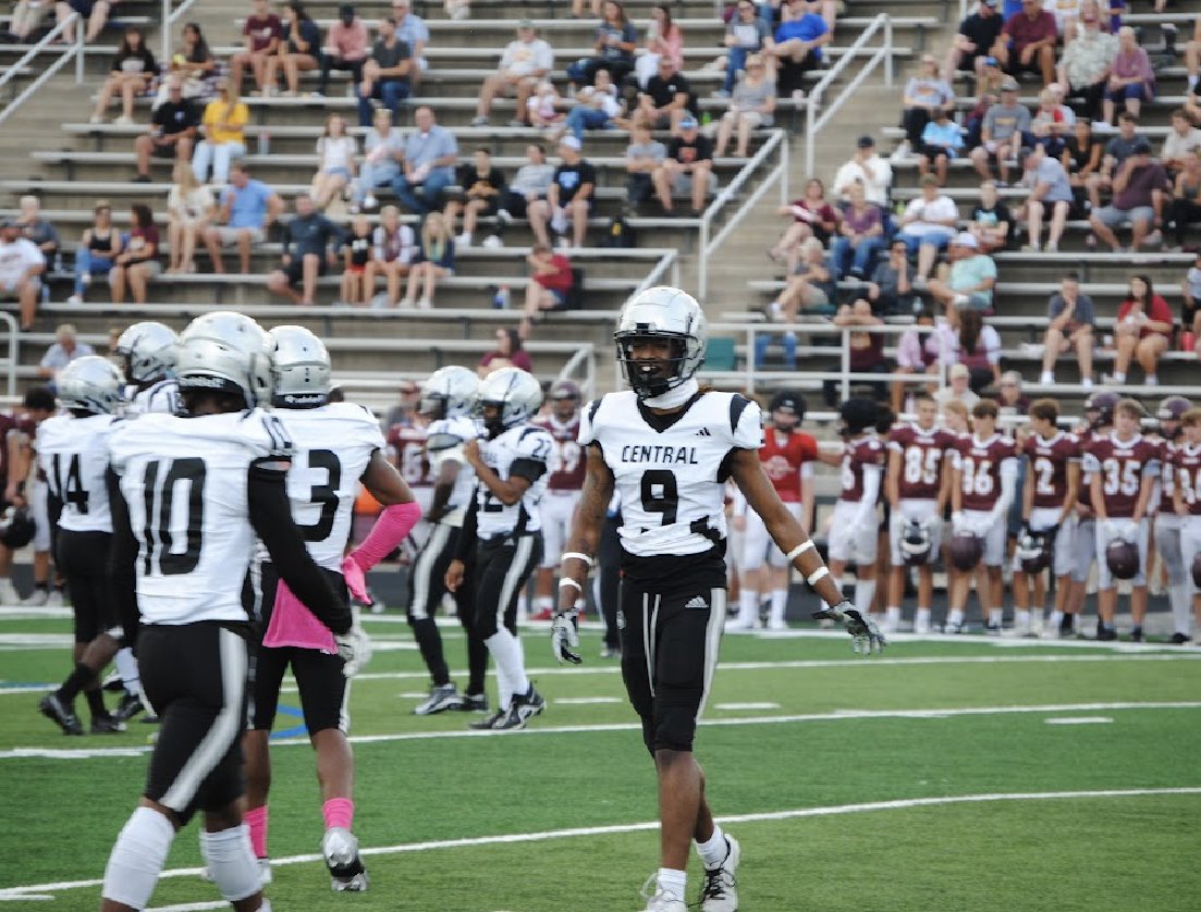 BrandonBurney18's tweet photo. Last Time Gotta make it count 🐺❤️@hcwolvesathlet1 @HCWolvesFootba1 #Snrszn https://t.co/FwMx6SwbCs
