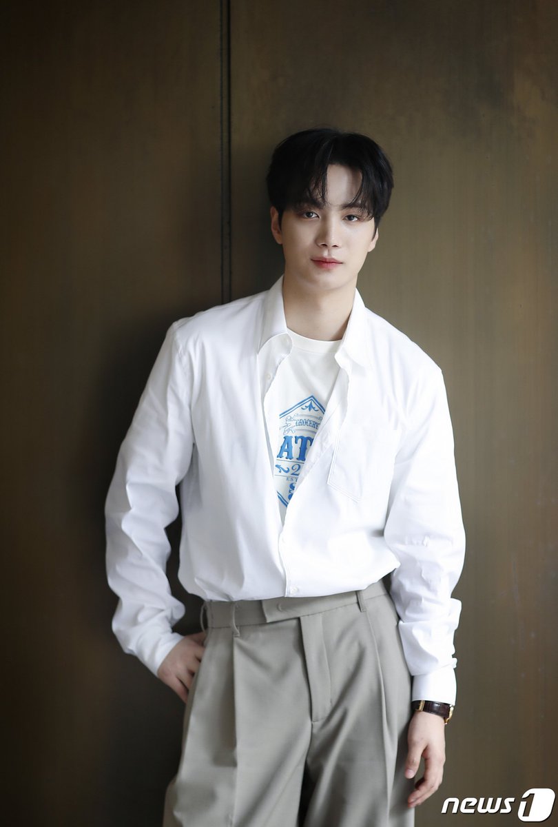 [단독] 김종현, 9월 입대…육군 현역 복무
naver.me/xzxiHreK

김종현은 오는 9월 중 군에 입대한다. 그는 훈련소에 입소해 일정 기간 기초군사훈련을 받은 뒤 육군 현역으로 복무할 예정이다.

#김종현 #KimJonghyeon