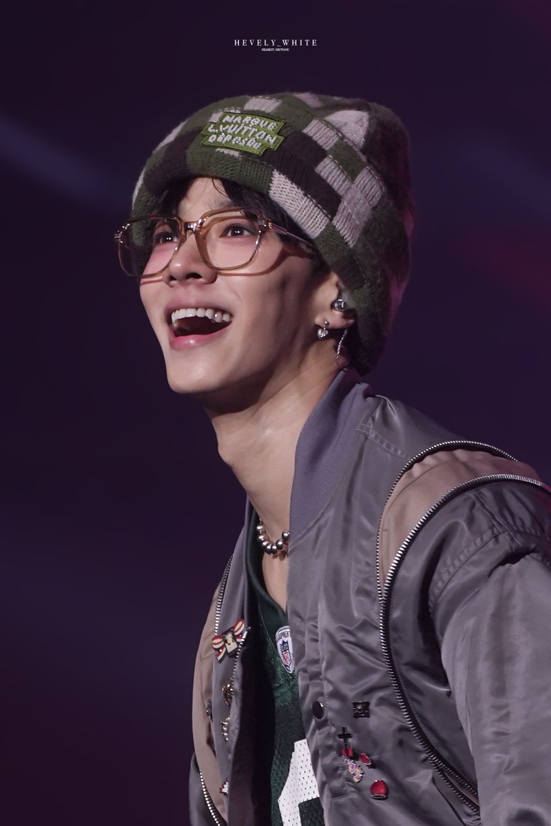 HEVELY_WHITE's tweet photo. 240818 OBSESSED 솔로 콘서트

무대에서 아가가 기특하게 울지도 않고 제일 행복해보이네요 🥺✨

#HIGHLIGHT #비스트 
#이기광 #기광 
#LEEGIKWANG #GIKWANG
@900_330 https://t.co/BAx6MJm82W