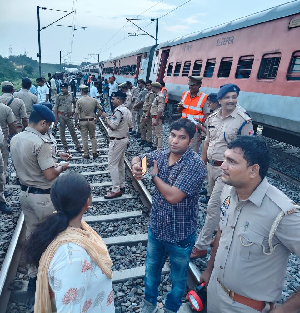 कानपुर के पास साबरमती एक्सप्रेस के आगे 1.5 टन का पत्थर रखा गया

ट्रेन जिहाद का शुरूआत हो चुका है

12 बोगी पटरी से उतरी, रेल इंजन छतिग्रस्त, बहुत बड़ा हादसा होता लेकिन ड्राइवर की समझदारी से बच गया

जिहादियों ने अपने इरादे स्पष्ट कर दिए, पप्पू पनौती, टोंटी चोर, चारा चोर, मोमता