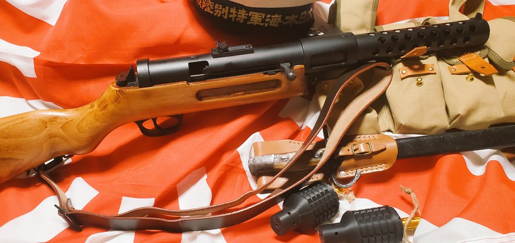 kokubou1192's tweet photo. ボルト色塗って、
すり合わせして、組み上げて、
スリング着けて、
写真を撮る!
カッコよくなりました!
#MP18
#sig1920
#ベルグマン
#べ式 https://t.co/g01u6RDohn