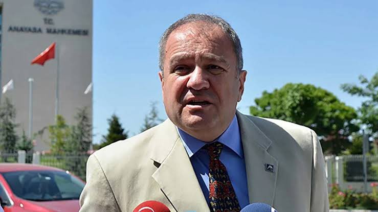 Cem Toker: “Yangın söndürme uçaklarının fiyatlarını bilmiyorum ama Diyanet’e bu sene her mesai günü yaklaşık 10 milyon dolar gittiğini biliyorum…”