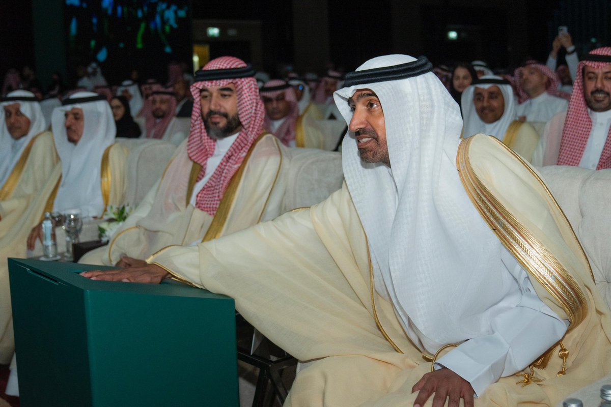 Ahmed_S_Alrajhi's tweet photo. بتوفيق الله، ثم بتوجيه القيادة، دشنا اليوم المنصة الوطنية الموحدة للتوظيف #جدارات؛ التي تأتي امتداداً لتضافر جهود القطاعات الحكومية لتنمية رأس المال البشري، لتوائم بين العرض والطلب في سوق العمل، وتكون واجهة للتوظيف في القطاعين العام والخاص، تماشياً مع مستهدفات #رؤية_السعودية_2030 https://t.co/tTffZDhbW4
