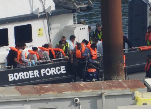 SimonJonesNews's tweet photo. Home Office figures show 492 migrants in nine boats were brought to Dover yesterday. https://t.co/UPntBfrBb3