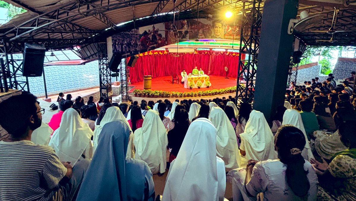 YesWeCan_Org's tweet photo. Our Founder @stephen_akc acute interest towards advancing #SDGs through local community partnerships and organising workshops and sessions for #students &amp; #youth made an opportunity to address a massive gathering of #DonBosco students in #Guwahati https://t.co/BFisrwfJT4