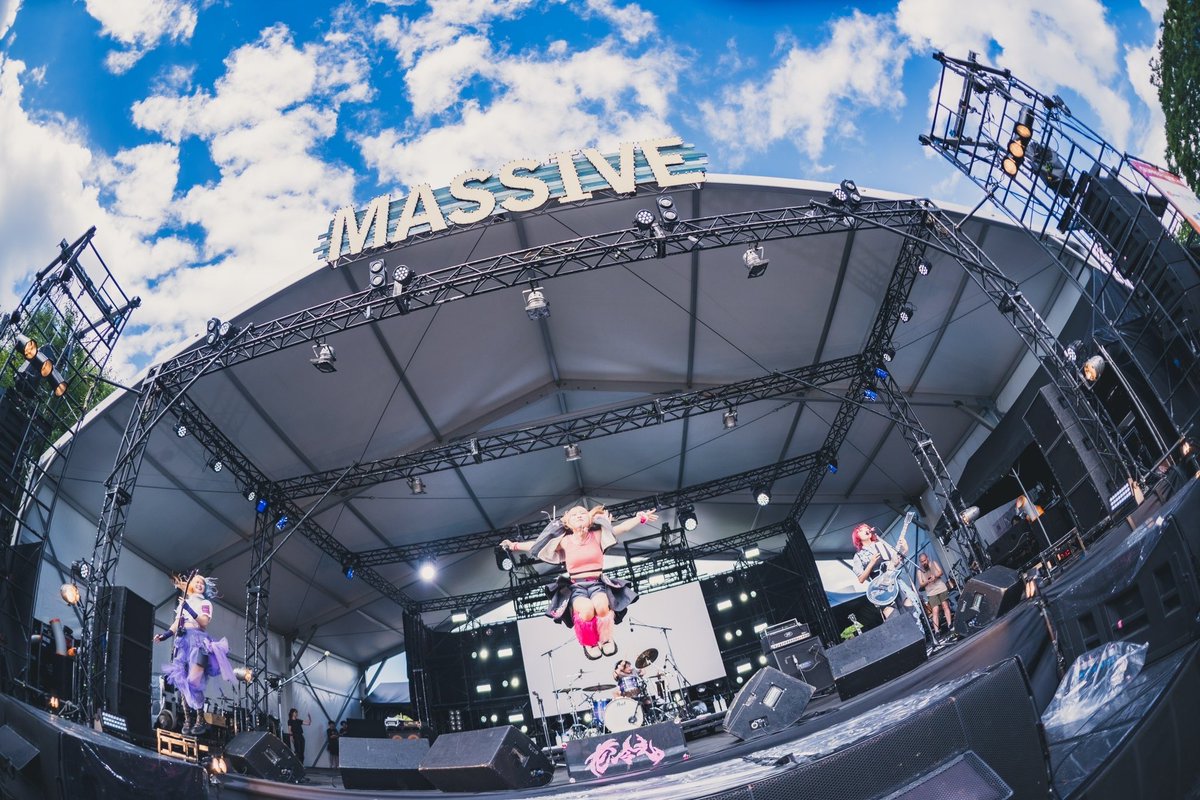 hanabie_yukina's tweet photo. SUMMER SONIC2024 OSAKA
ありがとうございました！

久しぶりの日本でライブがサマソニ！
なんて嬉しすぎる…✨
直射日光ガンガンのフ��ス日和☀️

最高に楽しかった！！
日焼け後のアフターケア忘れずに笑

📸by. @Stk_camera_d80 

#サマソニ
#サマソニ大阪 https://t.co/ez1MOq6PiX