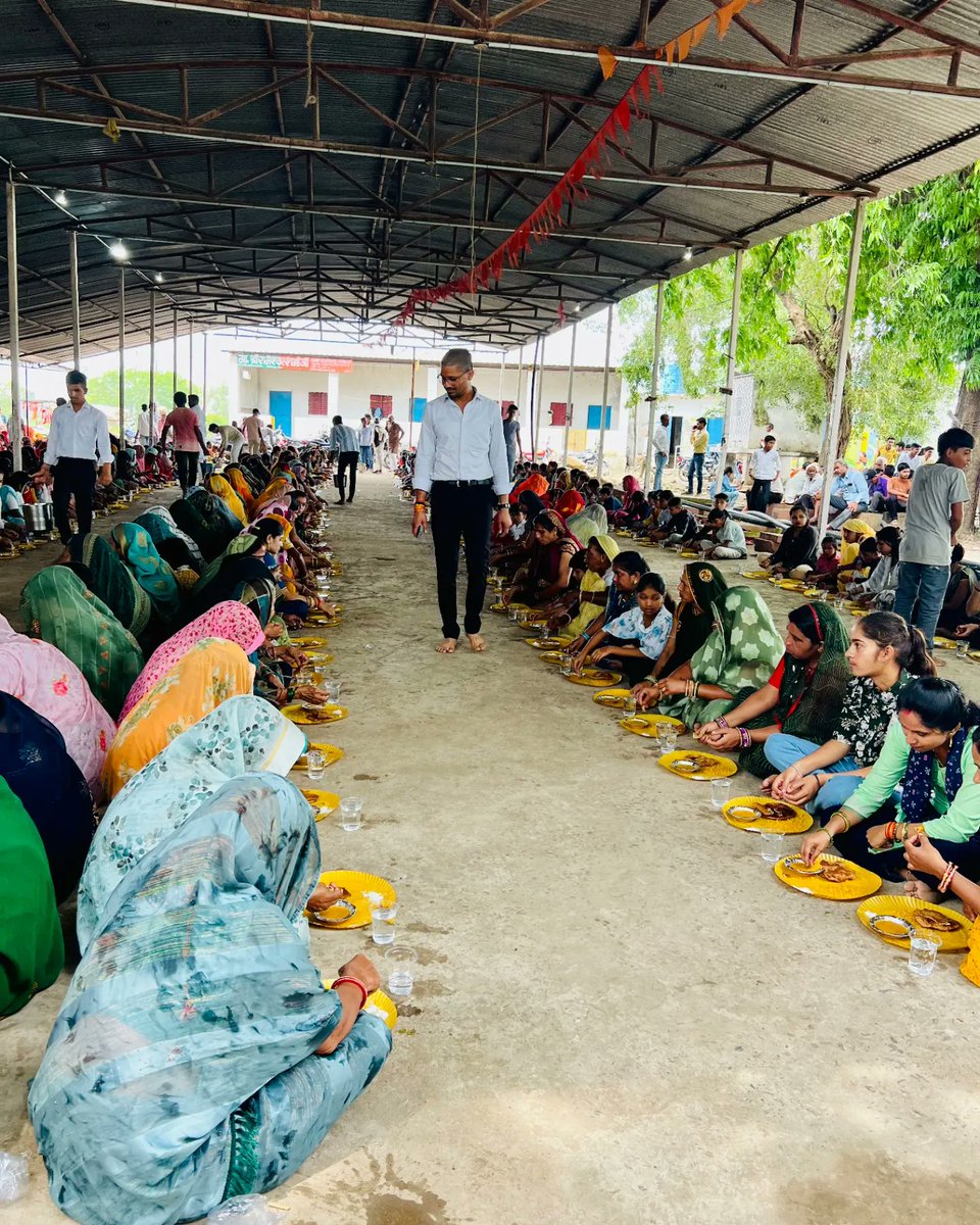 pramodrajput07's tweet photo. सावन मास में आयोजित होने वाले गुरु गृहन साहब की महा आरती एवं भंडारे में सम्मिलित होकर श्री हरि हर गुरु साहब का आशीर्वाद लिया।
#Fanda
#CitizenshipAmendmentAct https://t.co/TgqtqxrlBJ