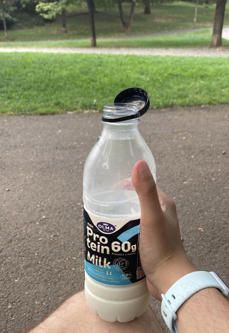 Omarovo4000's tweet photo. davam v parku jednoho vychlazenyho https://t.co/S3YhGqacdp