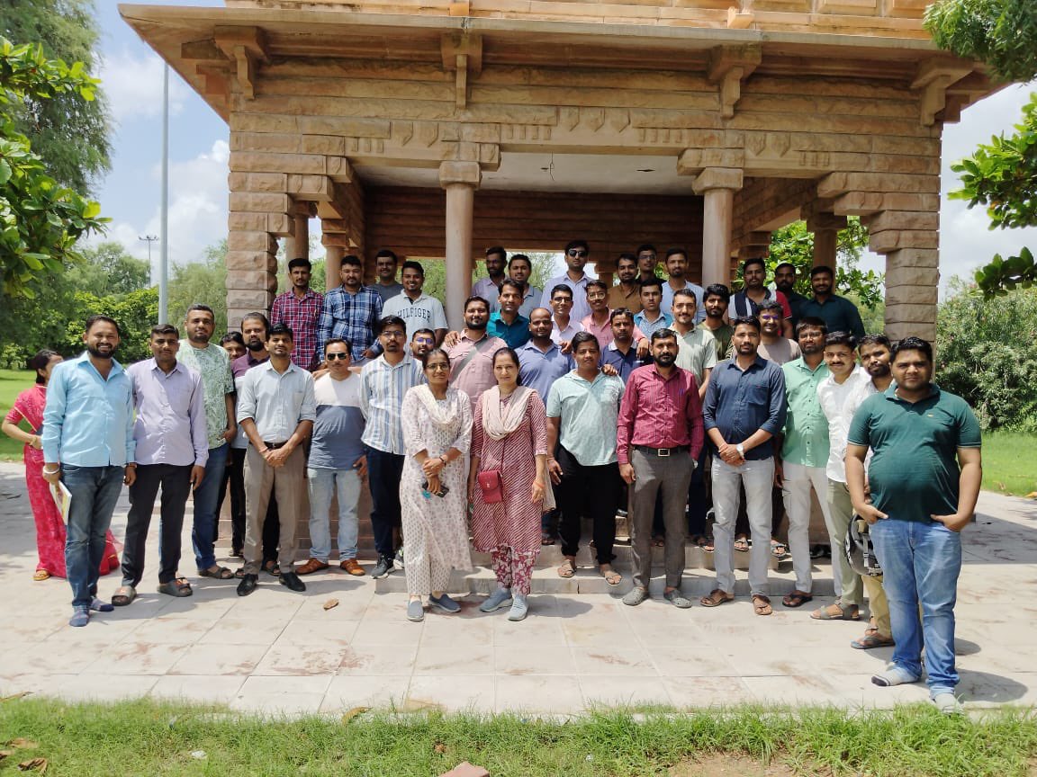 laxsagehlot's tweet image. आज कंप्यूटर अनुदेशक संघ के जोधपुर जिले की 15 सितंबर को जयपुर में  होने वाले सम्मेलन को लेकर मीटिंग आयोजित की गई थी 
जिसमें मौसम की अनियमितता के बावजूद बड़ी संख्या के बीसीआई और एससीआई साथी सम्मिलित हुए
@MrVikashParihar @laxsaBCI @kailash5533 @CASudaipur @PathakBCI @computer_pro_