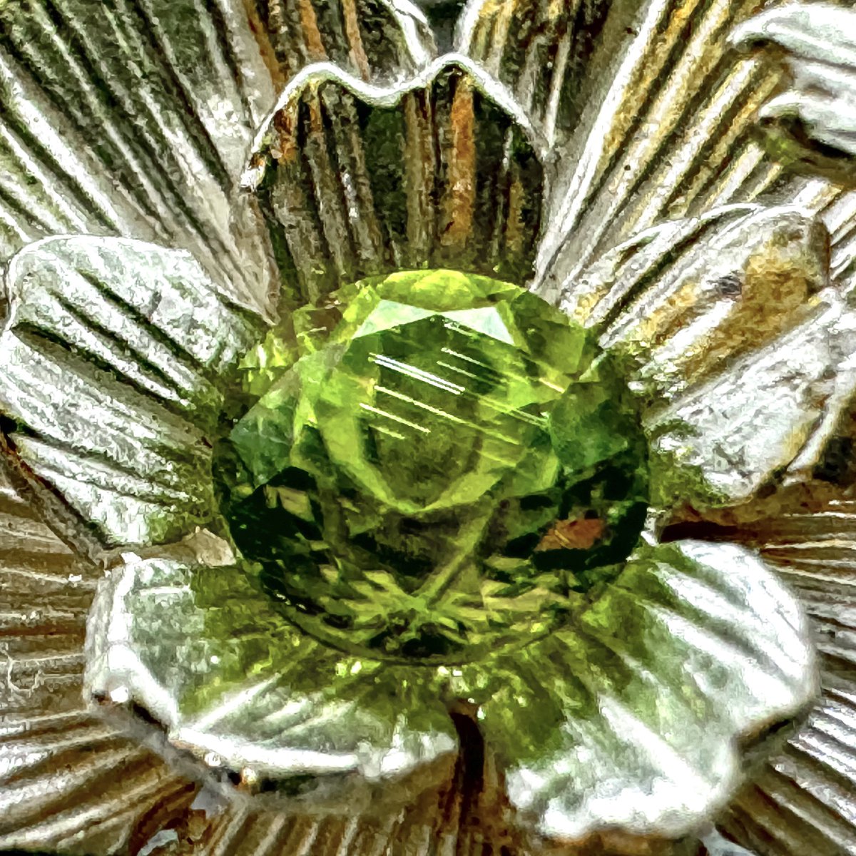 8月なのでペリドット見せてください