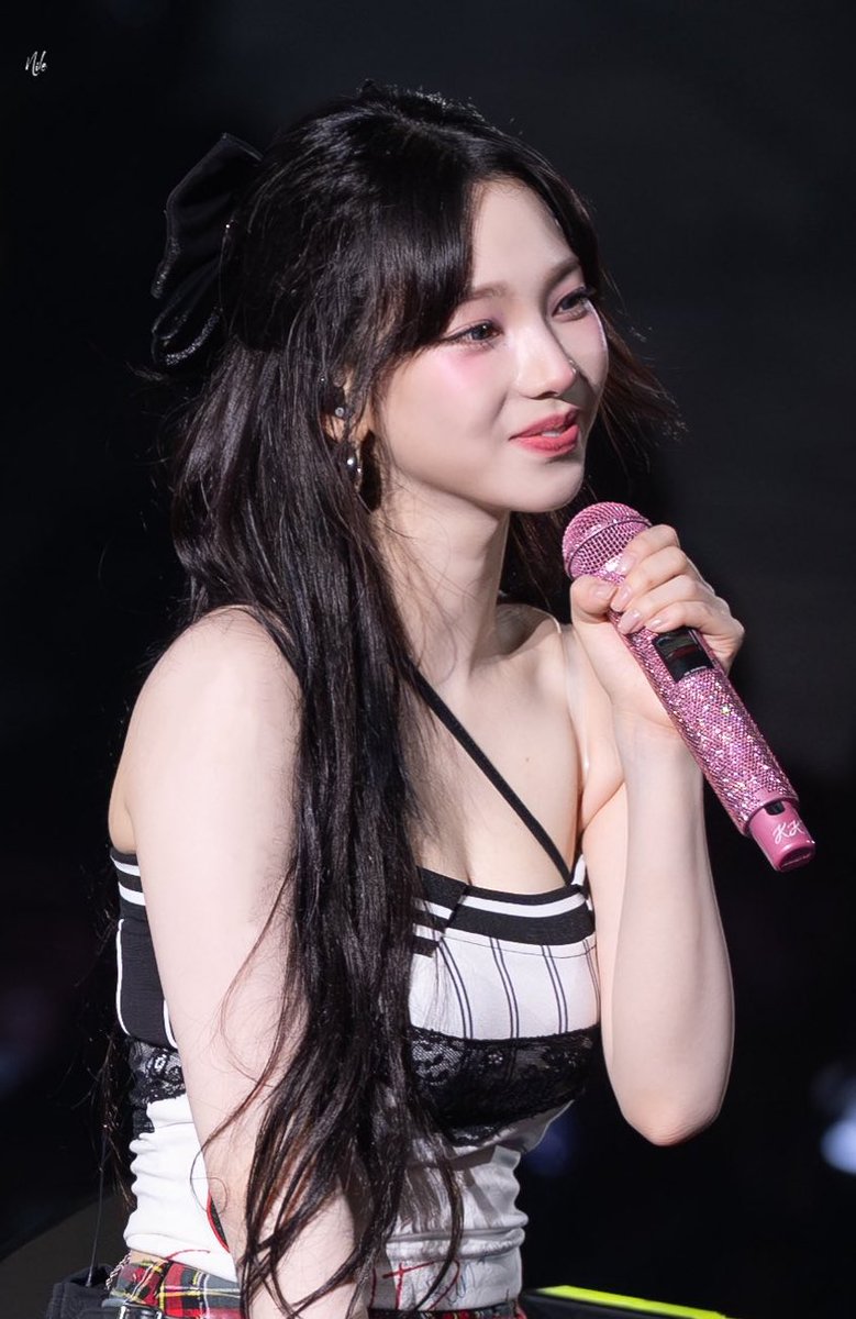 hourlykrn's tweet image. OMFG KARINA