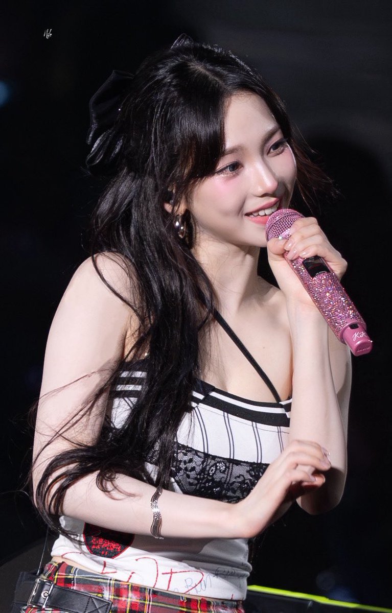 hourlykrn's tweet image. OMFG KARINA