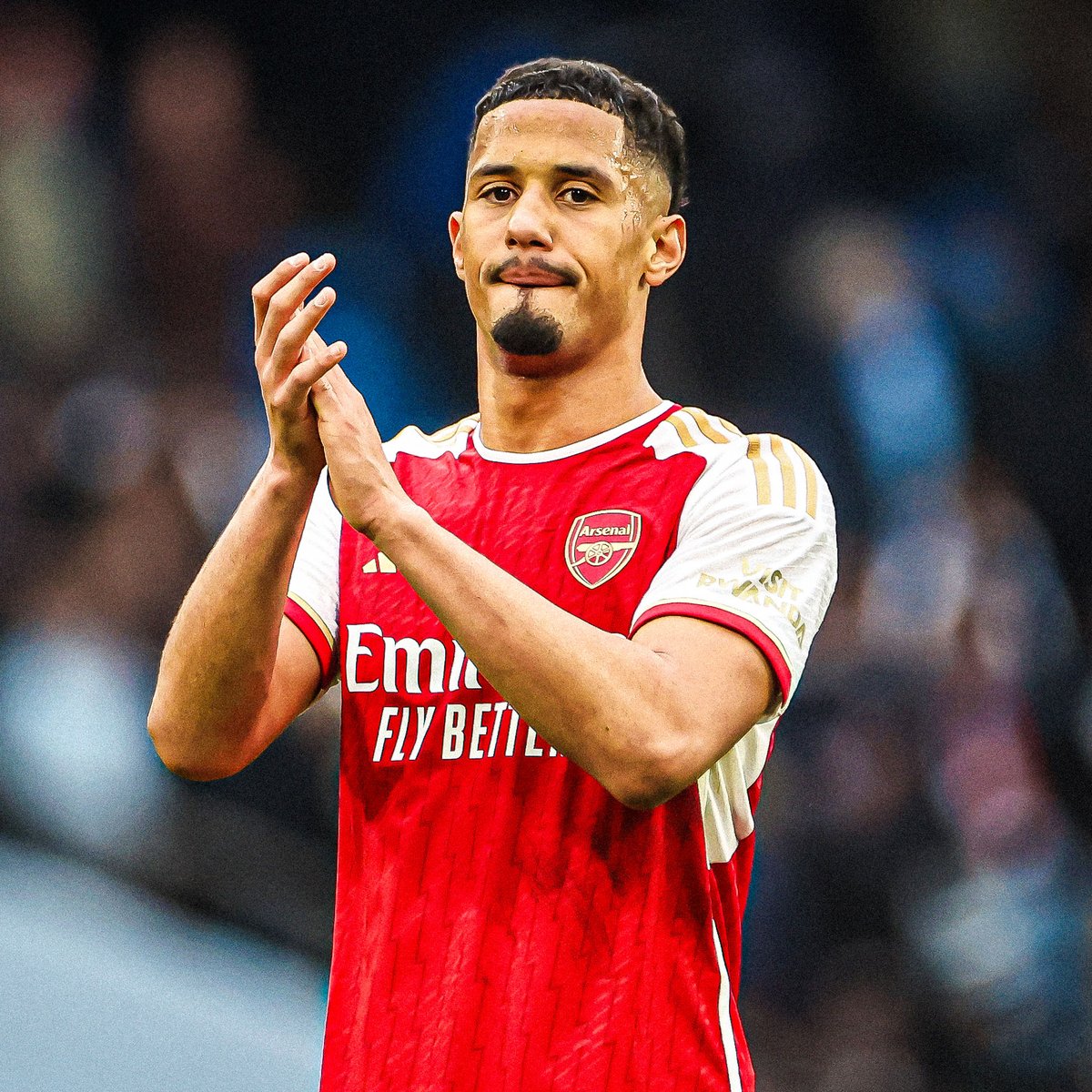 beinsports_FR's tweet photo. 👑 Il n'a fallu que 66 matchs à William Saliba pour atteindre la barre des 50 victoires avec Arsenal en Premier League ! Dans l'histoire, aucun joueur des Gunners n'a fait mieux ! Avec 30 clean sheets ! https://t.co/rCxKLFsln2