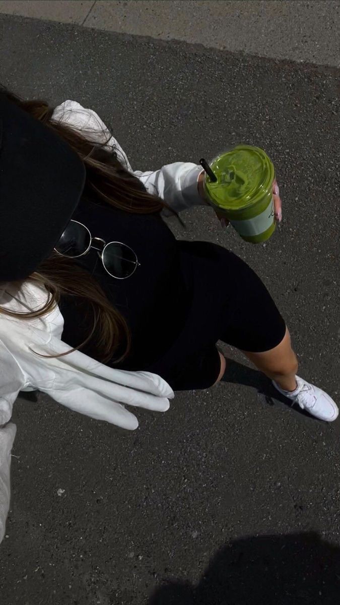 BitchezNFT's tweet image. Happy Saturday, friends 🌞