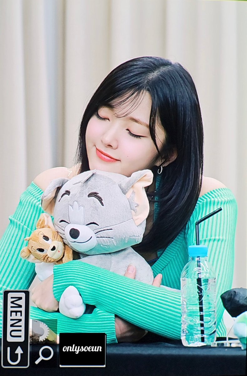 onlysoeun's tweet photo. 💦🥤

240818 프리뷰. 
#위클리 #Weeekly
#박소은 #parksoeun https://t.co/3YBC3Mrek1