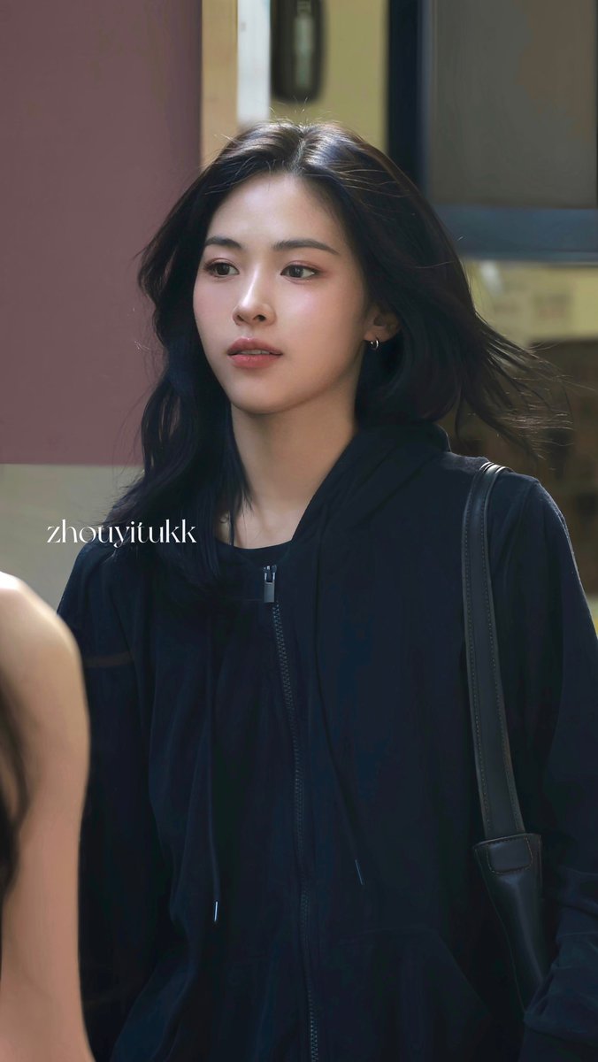 240816

🐈‍⬛ Ryujin why you are sooo cute???🙇🏻‍♀️

#RYUJIN #류진 #ITZY #있지