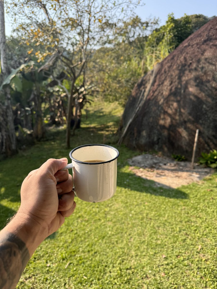 DanielDonda's tweet image. Bom dia povo do Regime Desagradável Brasileiro 🇧🇷 

Tá tudo cagado né? 

#RDB