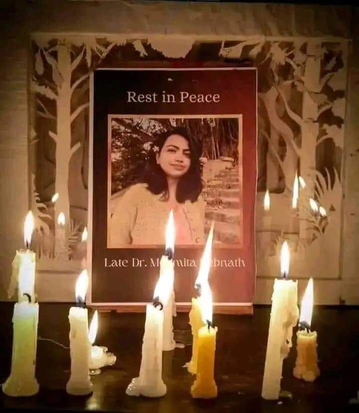 මේ ලෝකයට තවදුරටත් සඳ තරණය, අධි තාක්ෂණික සොයාගැනීම් වගේ දේවල් ඵලක් රහිතයි.

මේ ලෝකයට අවශ්‍යව ඇත්තේ,
මනුස්සකම, ආදරය, නිදහස, සමානාත්මතාවය වගේ උත්තරීතර දේවල්.

සඳ තරණයකට වඩා අධි තාක්ෂණික  සොයාගැනීමකට වඩා මනුස්ස ජීවිතයක් වටින බව ලියා තබමි..........✍️

Rajith Lasantha